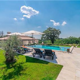 7 bedroom villa with pool in Svetvinčenat, sleeps 14